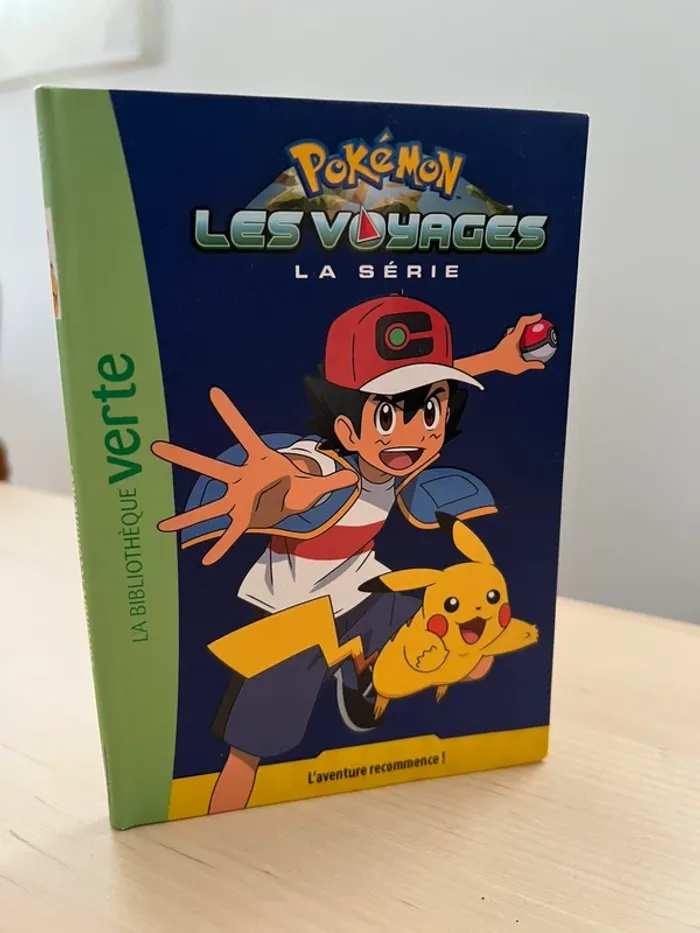 📘 Pokémon Les Voyages – Bibliothèque Verte (Hachette)