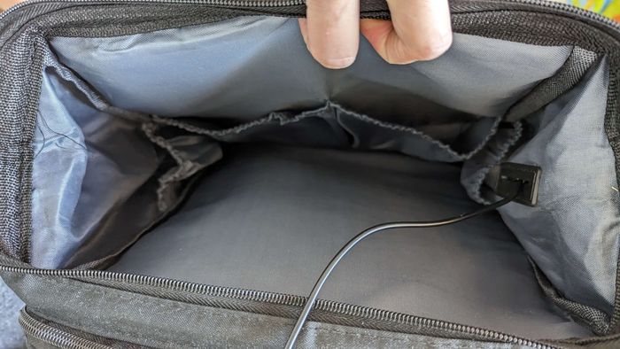 Sac à dos à langer nombreux rangement + câble de recharge intégré - photo numéro 7