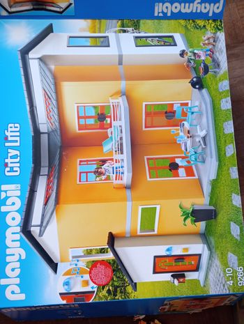 Maison moderne Playmobil avec accessoires
