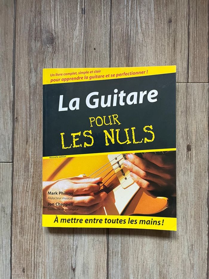 Livre La guitare pour les nuls. Bon état