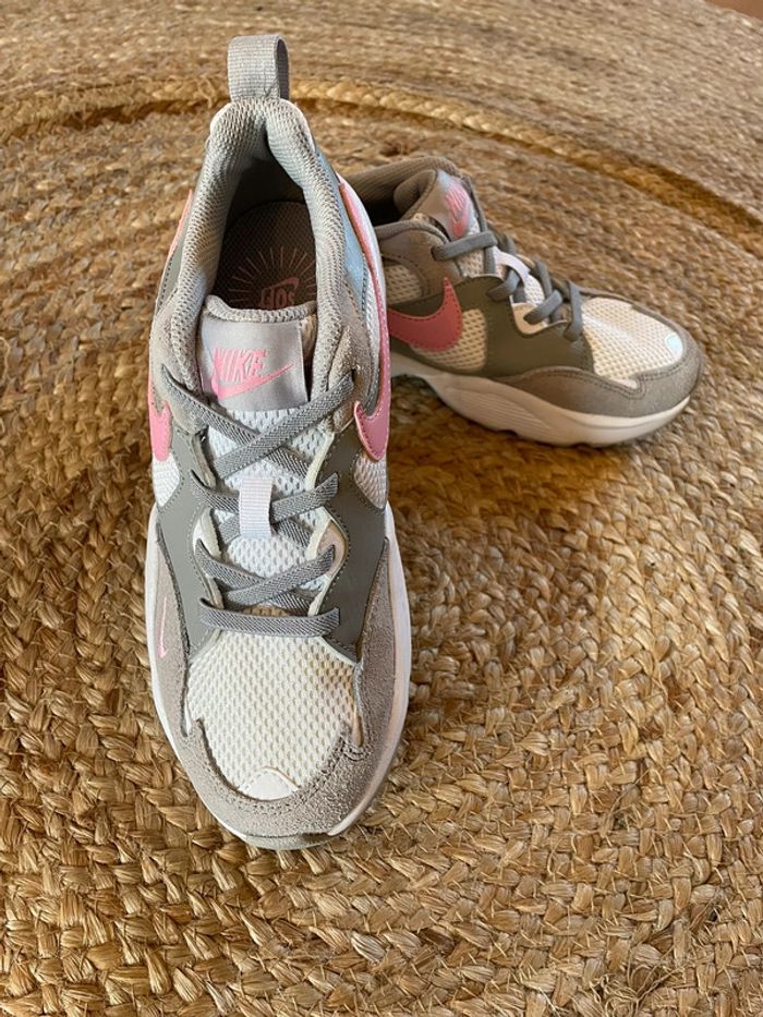Nike filles neuves - photo numéro 5