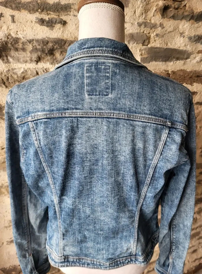 Veste en jean bleue claire Bershka Taille L ou 40 - photo numéro 6