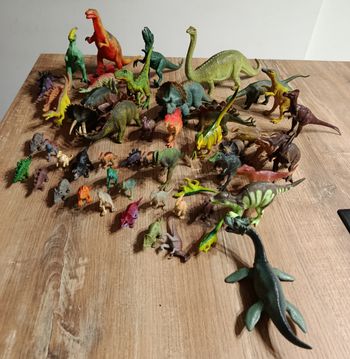 Lot 50 dinausores 