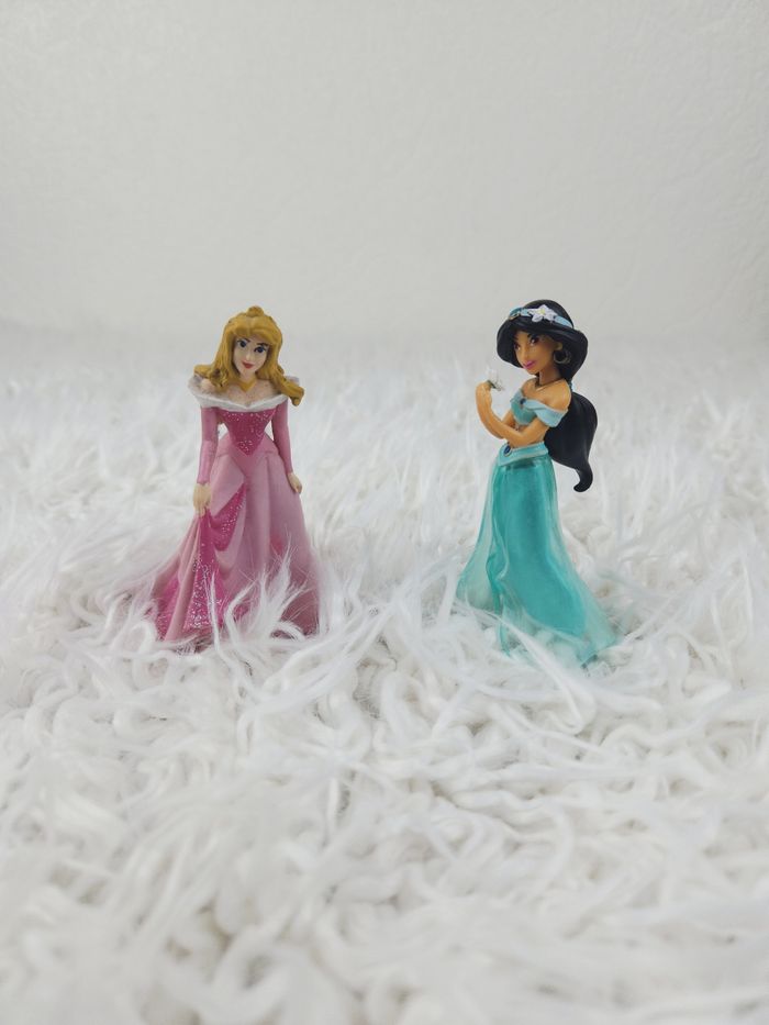 Lot de 2 figurines Princesses Jasmine " Aladdin " et Aurore " La Belle au bois dormant " Disney 🎅