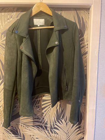 Veste courte en Suède vert foncé taille 40 boutique indépendante