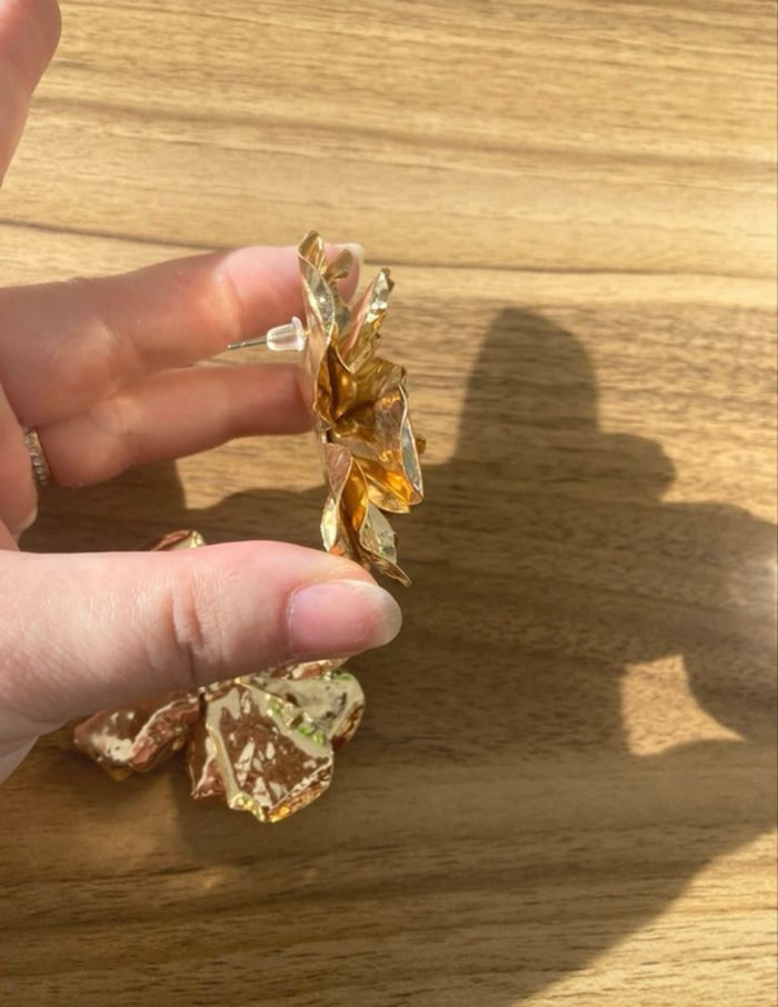 Boucles d’oreilles NEUVES pour femme en forme de fleurs 🌼. - photo numéro 2