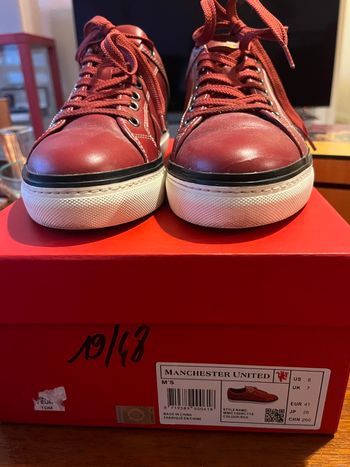 Baskets cuir rouge Manchester United neuve