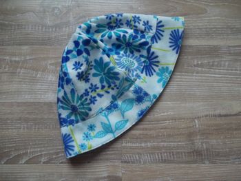 Bob vintage blanc fleuri bleu