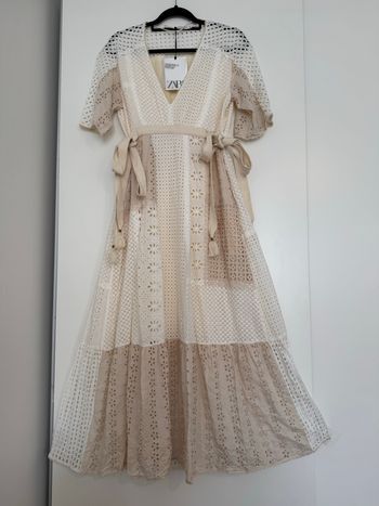 Robe longue broderie anglaise Zara