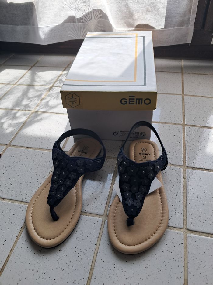 Sandales bleu marines neuves  taille 29 - photo numéro 3