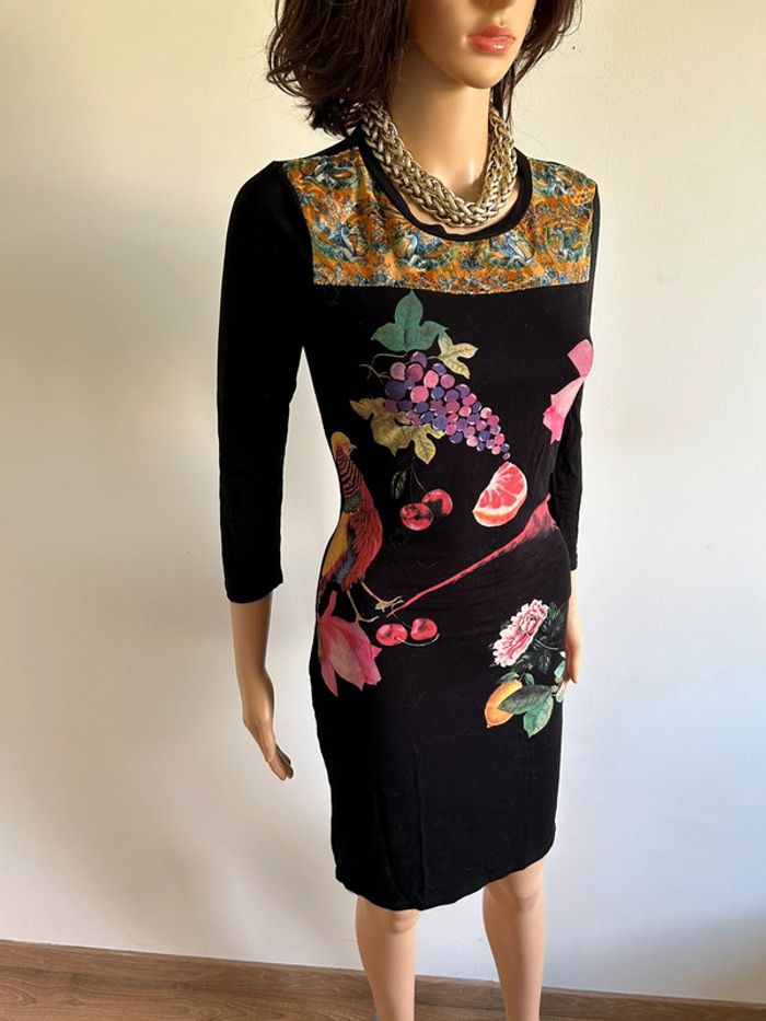 Robe noire et imprimée Desigual taille S en excellent état - photo numéro 2
