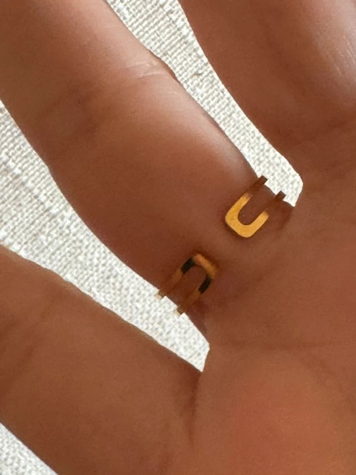 Bague réglable acier inoxydable or médaille ovale croix cristaux - photo numéro 3