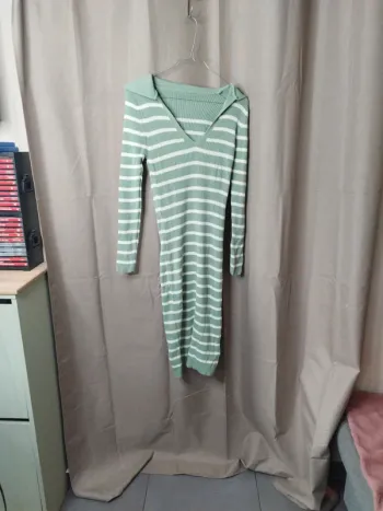 Robe moulante rayée