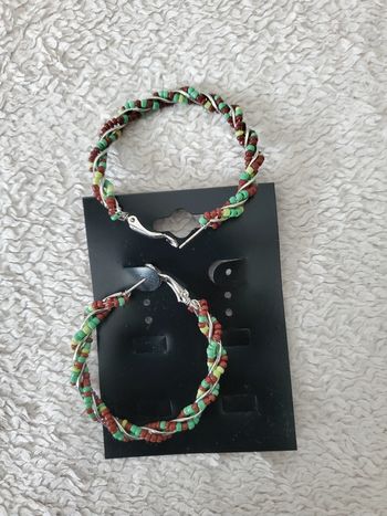 Boucles d'oreilles (3 + 1 offert dans tout le dressing)