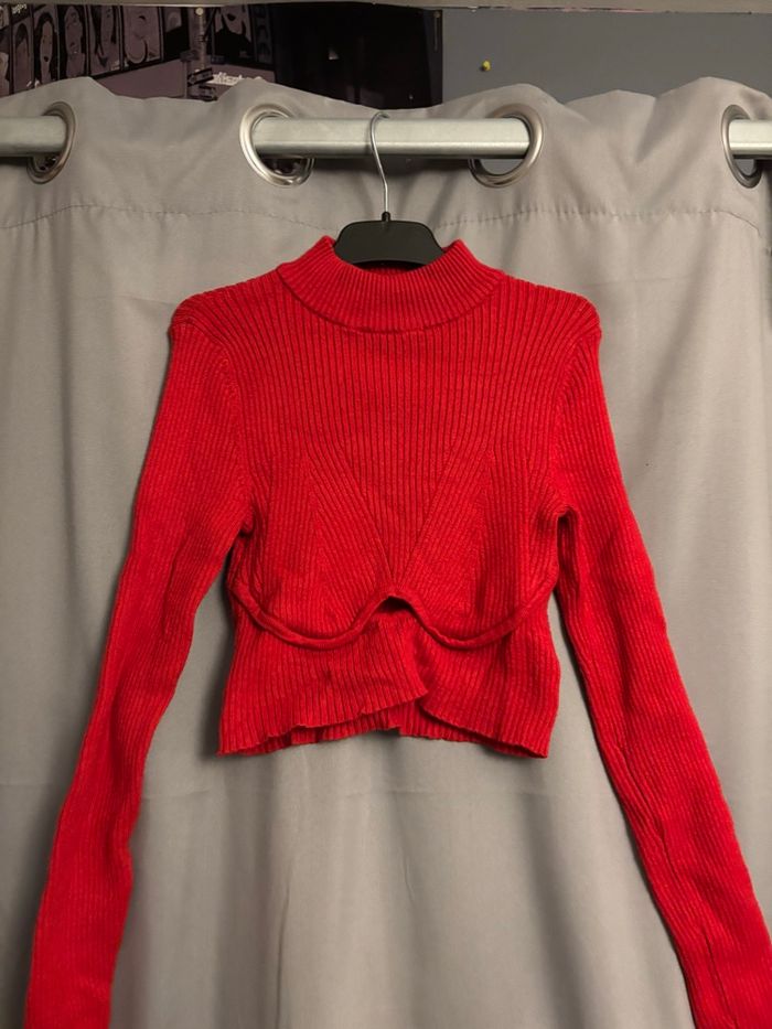 top rouge bershka