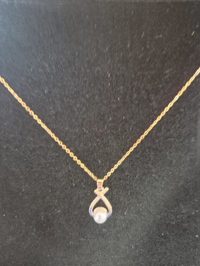 Jolie collier avec perle et strass