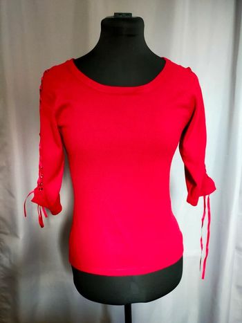 Pull rouge à lacets sur manches – Morgan – T. S