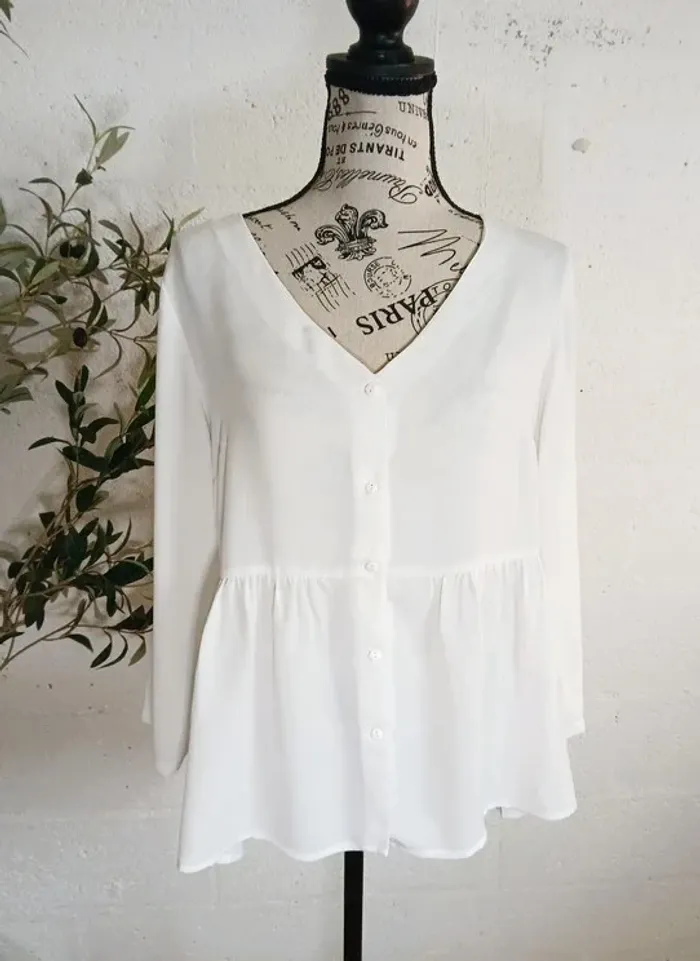 👚 Chemisier blanc cassé à volant – Coupe large – Taille 40 estimée – Très bon état - photo numéro 6