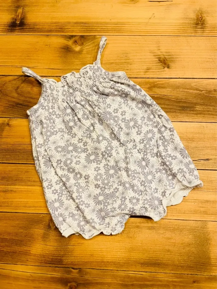 Petite barboteuse à fleurs vintage 3 mois