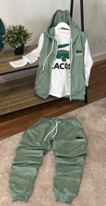Survêtement Lacoste 3 pièces.