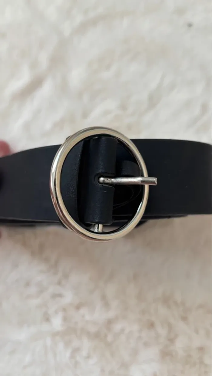 Ceinture noire avec boucle ronde argentée - photo numéro 2