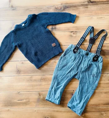 Ensemble pantalon à bretelles et pull en mailles