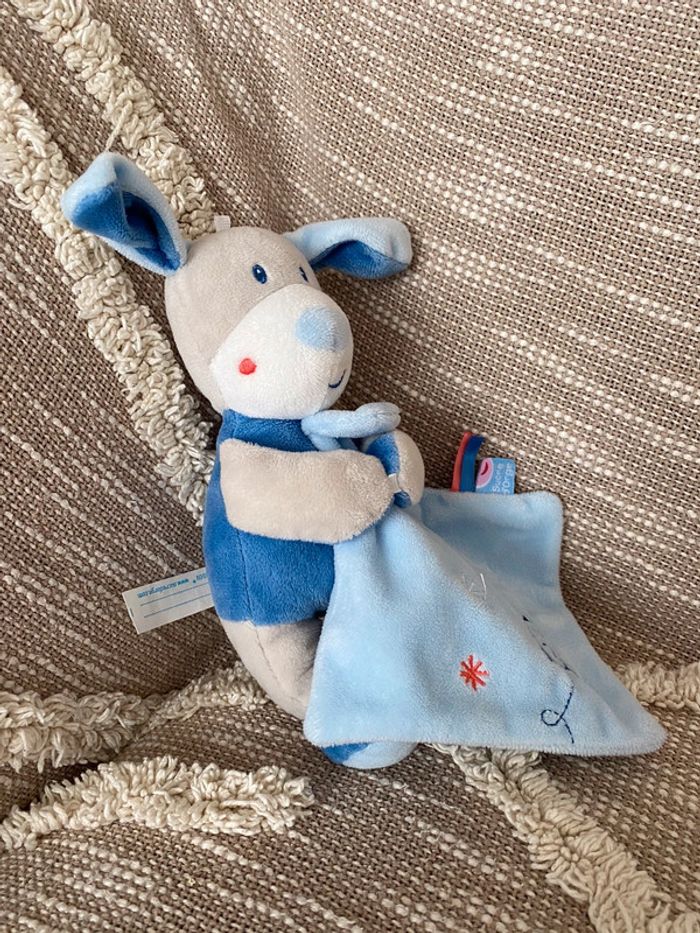 Peluche doudou mouchoir 25cm sucre d’orge chien bleu et gris très bon état - photo numéro 2