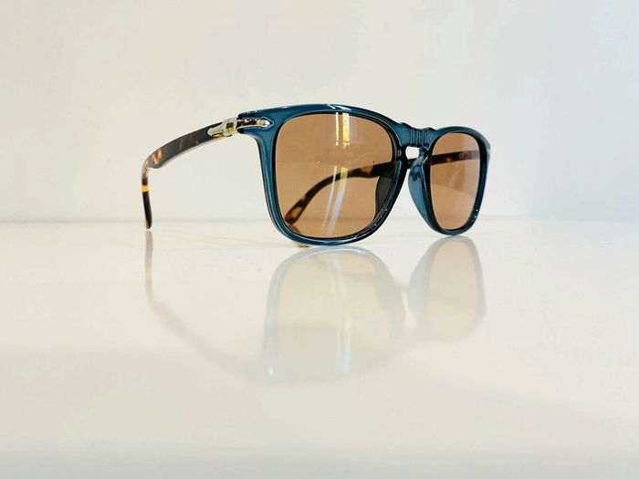 Lunette de soleil mixte bleu verres marron uvprotection catégorie 2