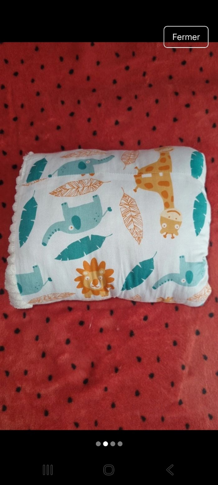 Coussin d'allaitement a mettre au bras neuf sans étiquettes - photo numéro 2