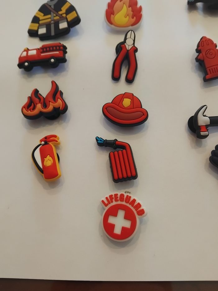 Crocs breloque chaussures collection les pompiers le lot de 13 - photo numéro 5