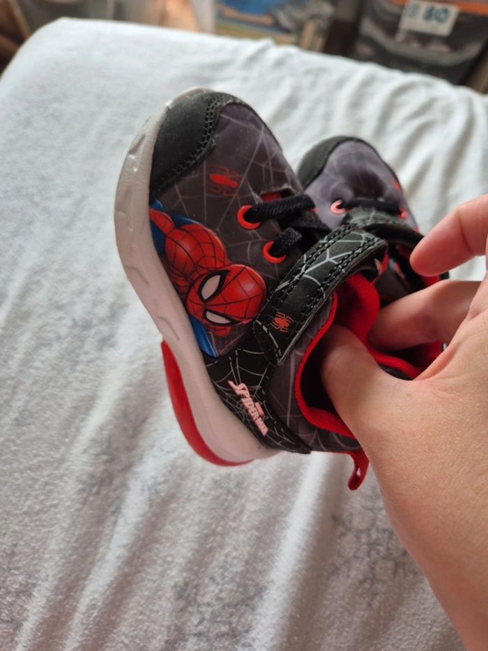 Baskets spiderman taille 20/21 - photo numéro 4