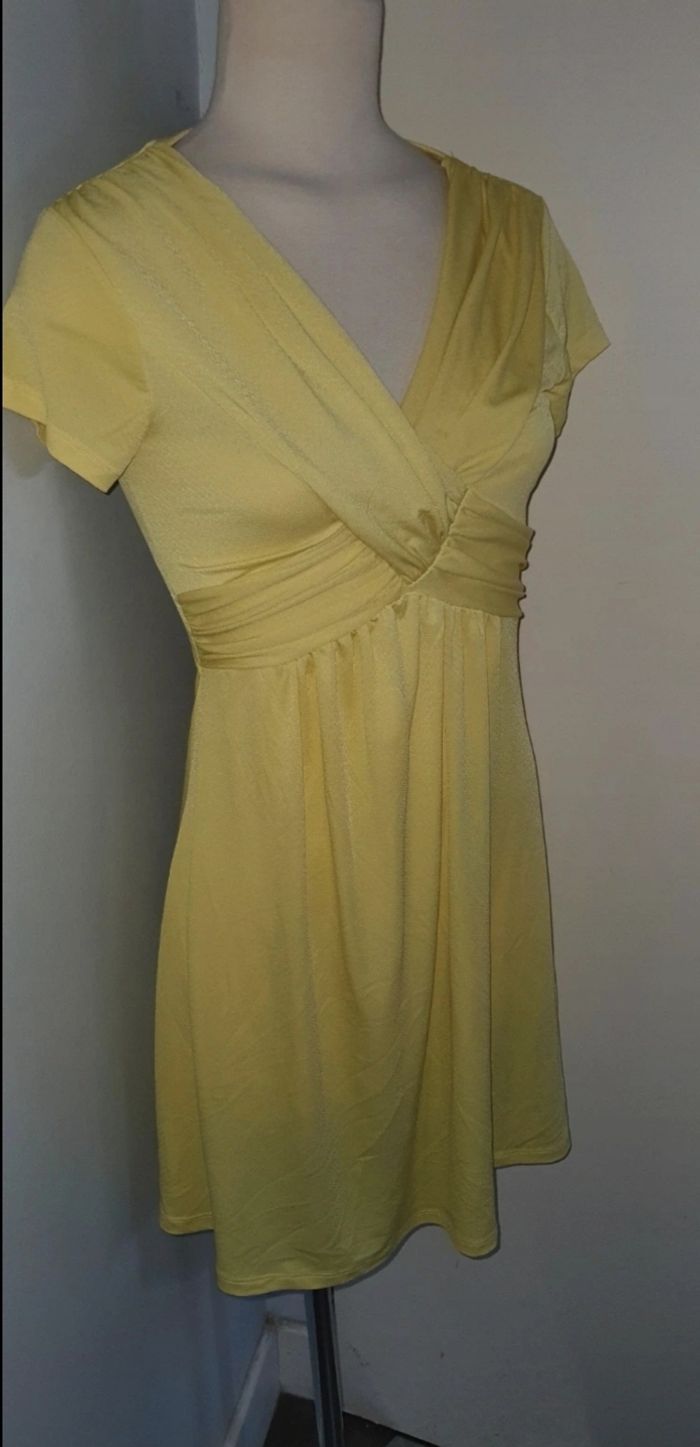 Robe jaune pâle taille 1 - photo numéro 2