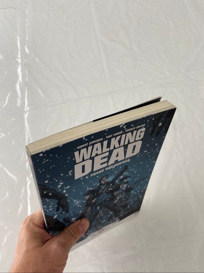BD walking dead tome 1 passé décomposé - photo numéro 6
