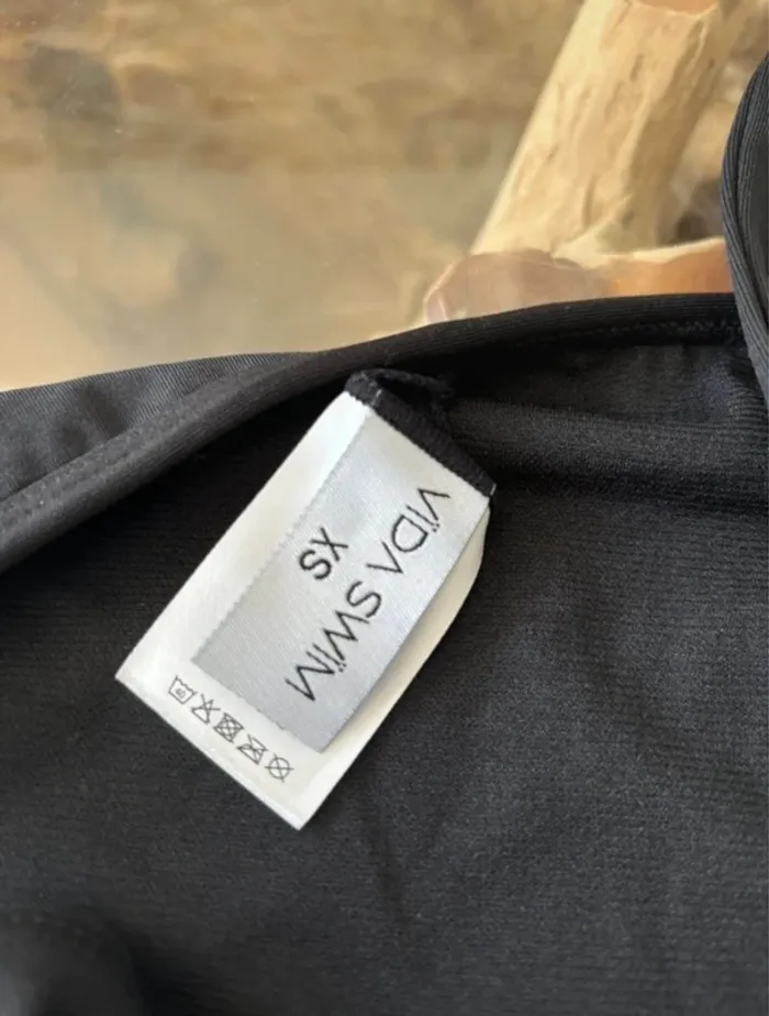 Bas de maillot de bain noir Vida Swim bijou doré ficelles - photo numéro 4