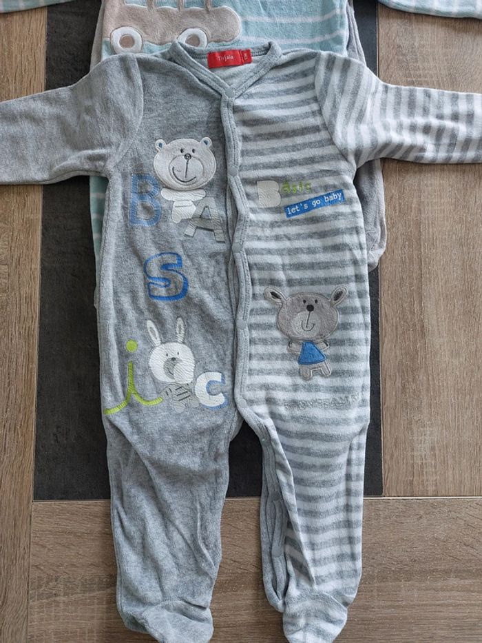 Lot de 3 pyjamas 1 pièce 👦 12mois - photo numéro 2