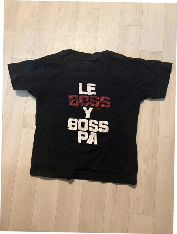 T-shirt noir manches courtes 6 ans akoz très bon état
