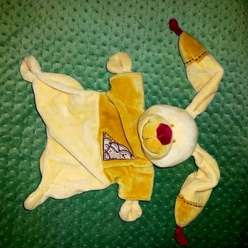 Doudou lapin Bastien beige marron et bordeaux Nicotoy