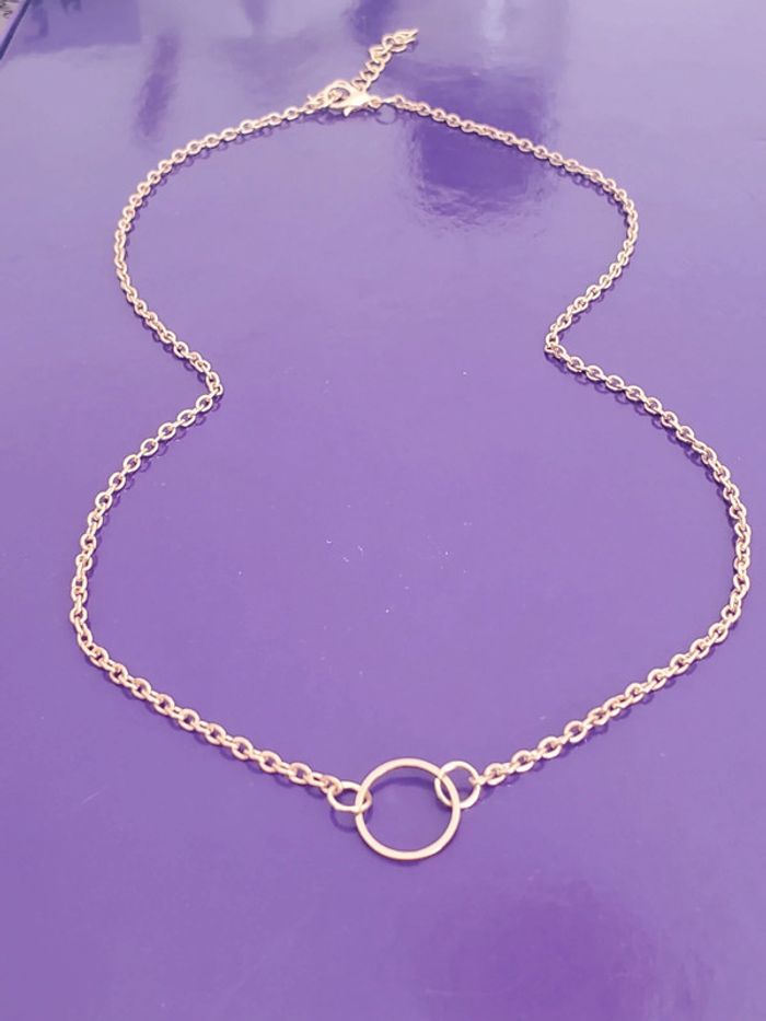 collier chaîne doré et cercle