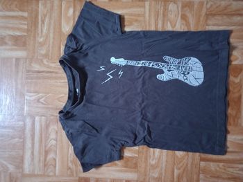 Tee-shirt  8 Ans  " Kiabi " TBE