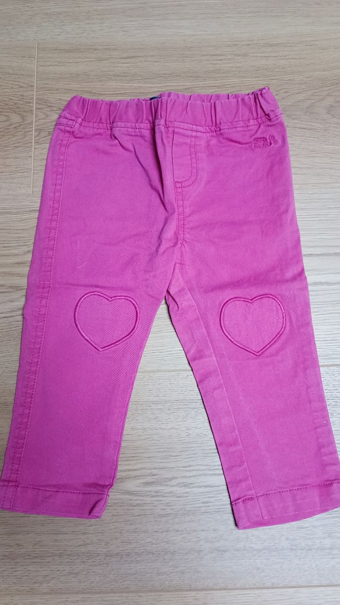 Pantalon, 3 t-shirts et gilet 18 mois - photo numéro 2