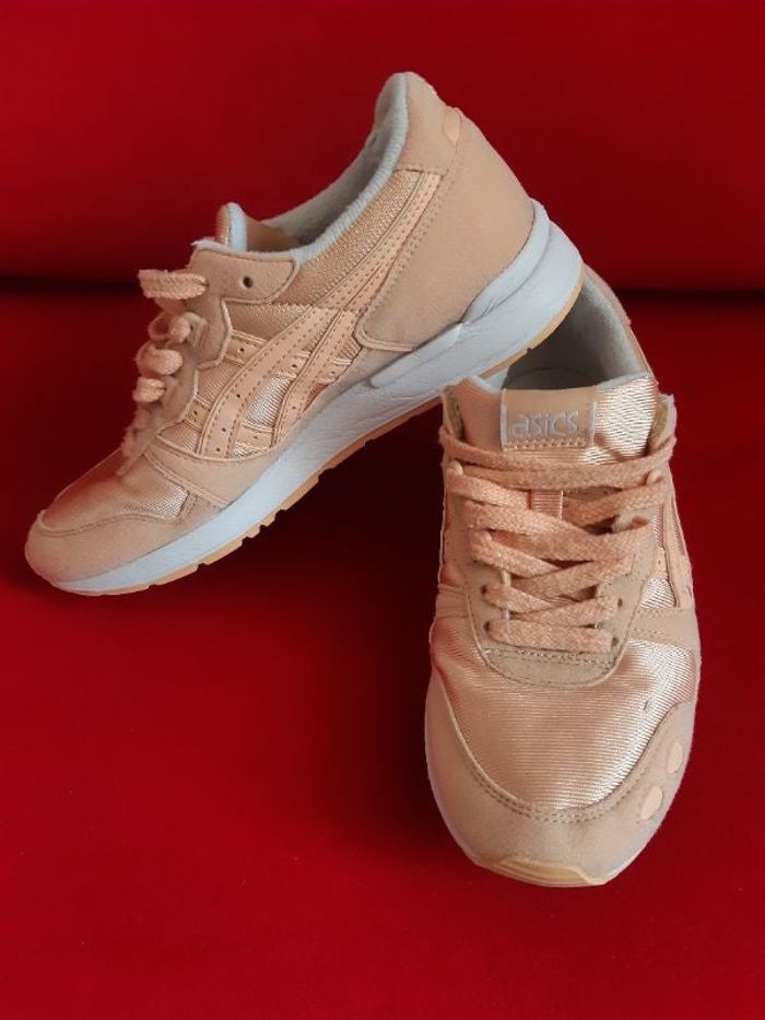Basket rose Asics