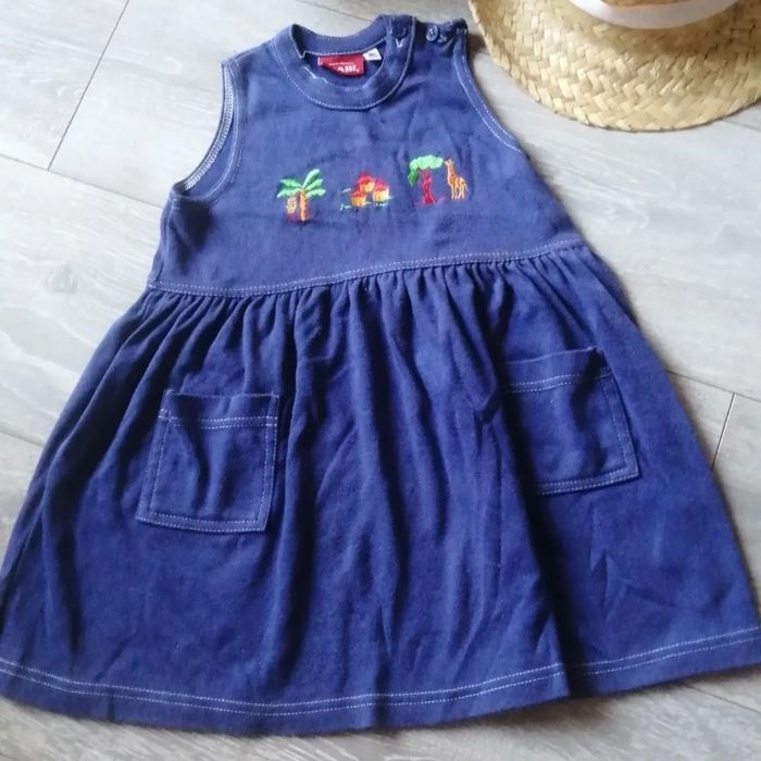 🌸Robe bleue avec broderies Taille 2 ans "Kiabi" 🌸 - photo numéro 3