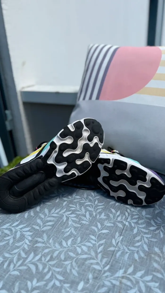 Nike Air Max 270 React BQ0103-101 – Comme neuves – 39 - photo numéro 3