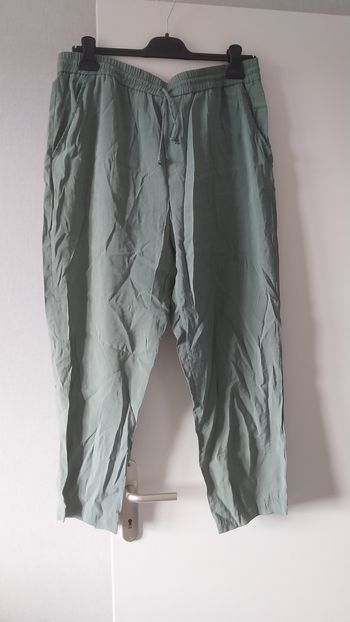 Pantalon femme fluide léger pour l'été couleur vert kaki
