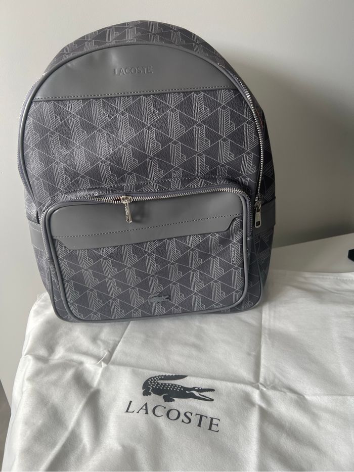 Sac à dos Lacoste gris - modèle the Blend Messenger