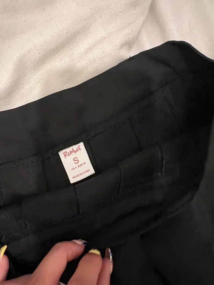 Jupe noire - photo numéro 3