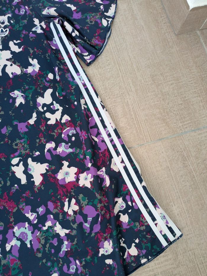 Robe adidas fleurie comme neuve - photo numéro 2