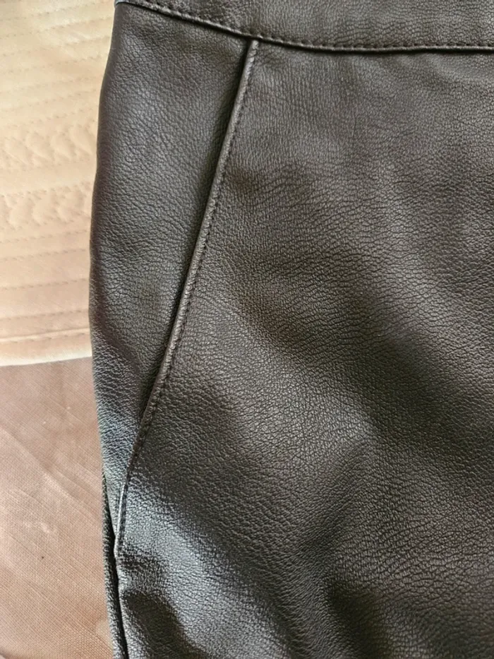 Jupe courte simili cuir noire Only Taille 36 Neuve - photo numéro 5