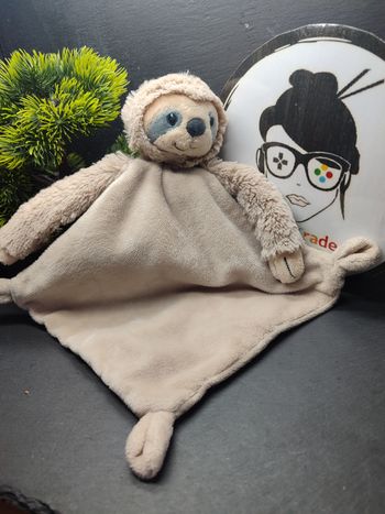 Doudou plat Paresseux Singe beige crème marron tex baby Losange Fourrure 