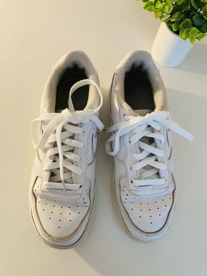 Baskets Nike Air force one pointure 38,5